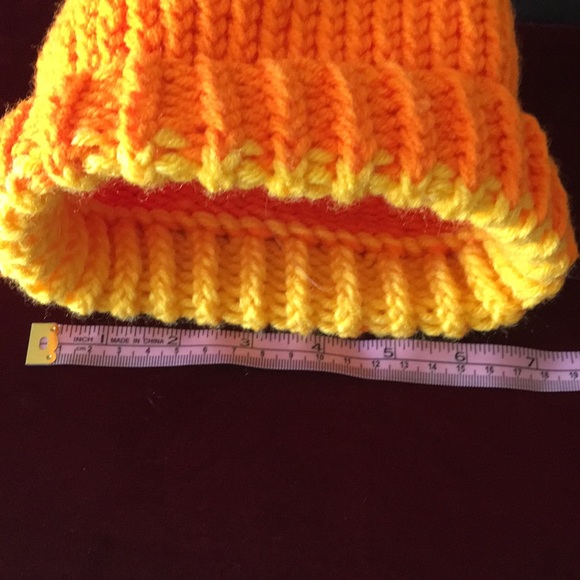 🩸Hand Loomed Baby Candy-corn Hat/Beanie🩸 - Picture 5 of 8
